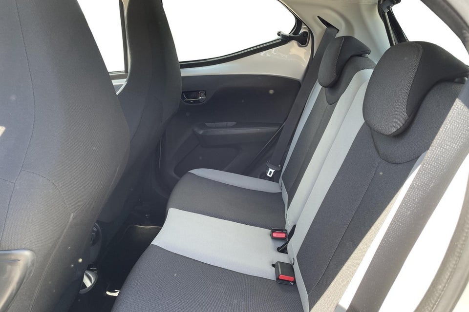 Toyota Aygo 1,0 VVT-i x-play 5d