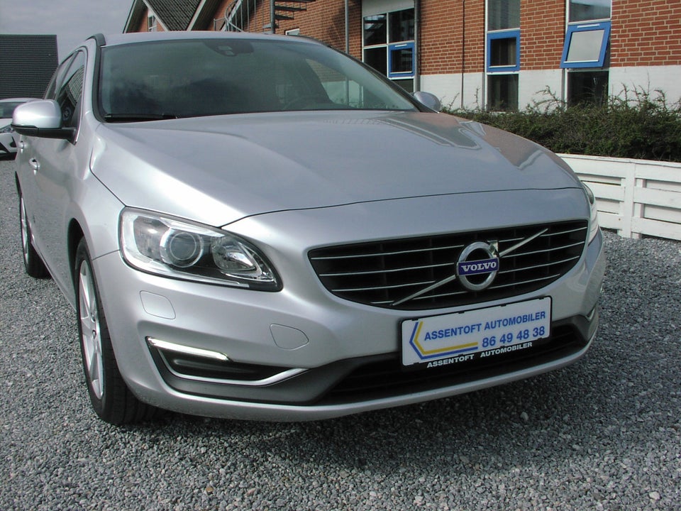 Volvo V60 2,4 D5 215 Momentum aut. 5d