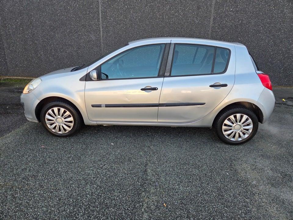 Renault Clio III 1,6 Dynamique BeatUp 5d