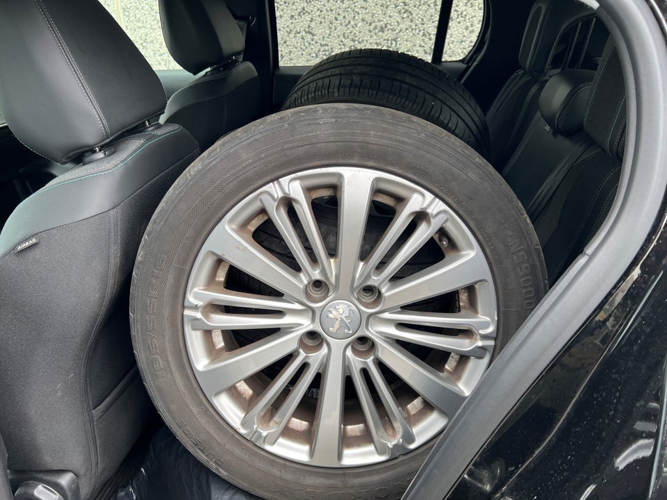 Peugeot 208 1,2 PureTech 100 Allure 5d