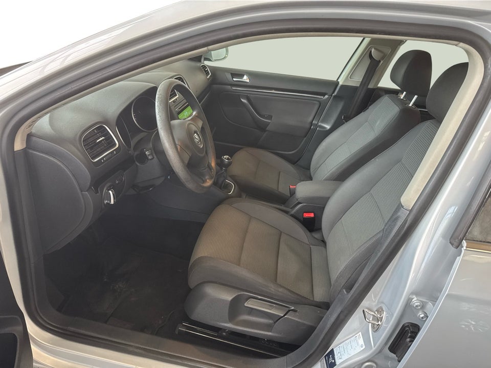 VW Golf VI 1,6 TDi 105 Comfortline Variant BMT 5d