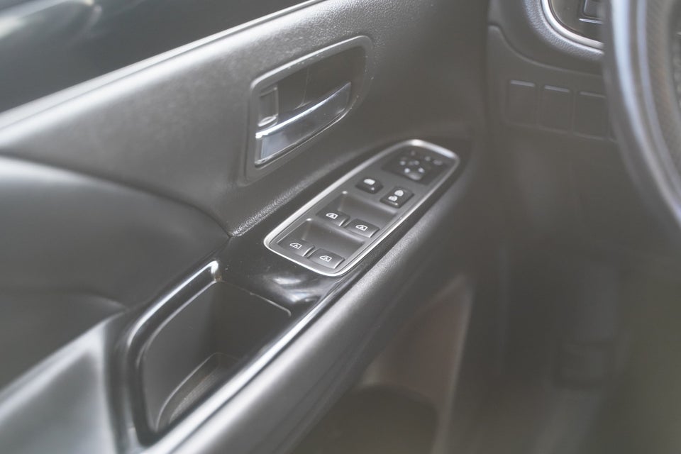 Mitsubishi Outlander 2,4 PHEV Invite CVT 4WD 5d