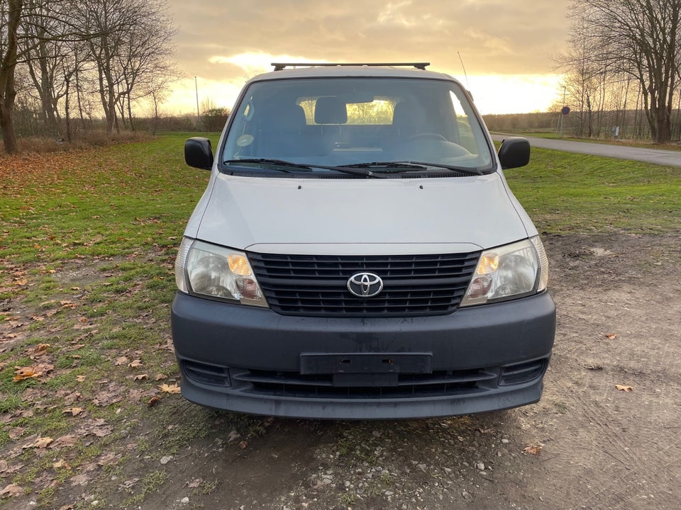 Toyota HiAce 2,5 D-4D 117 Komfort lang 5d