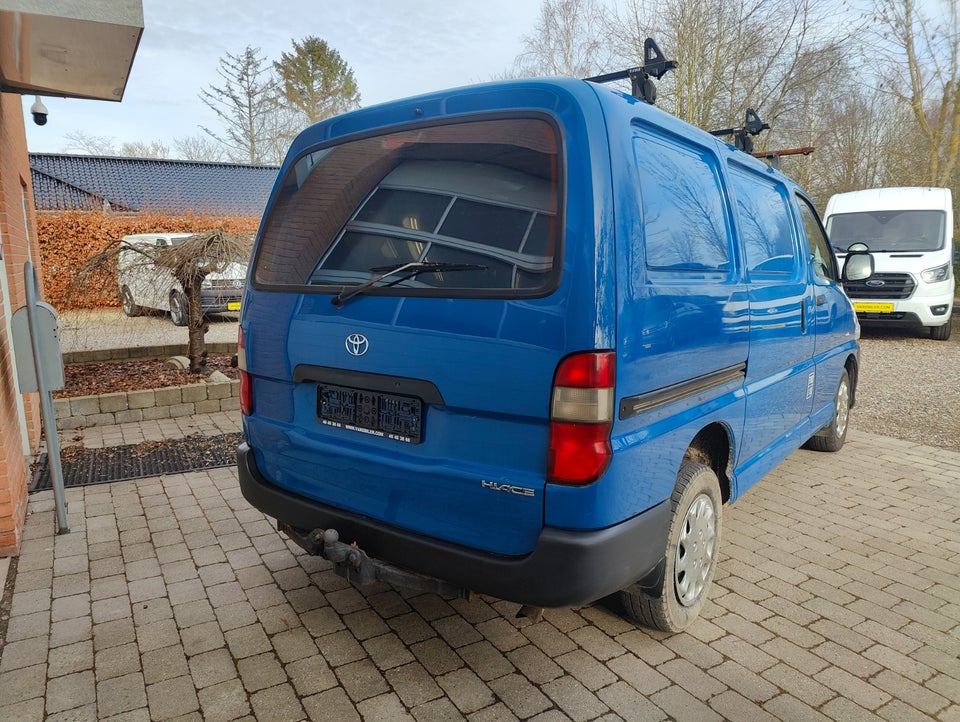 Toyota HiAce 2,5 D-4D 95 kort 5d