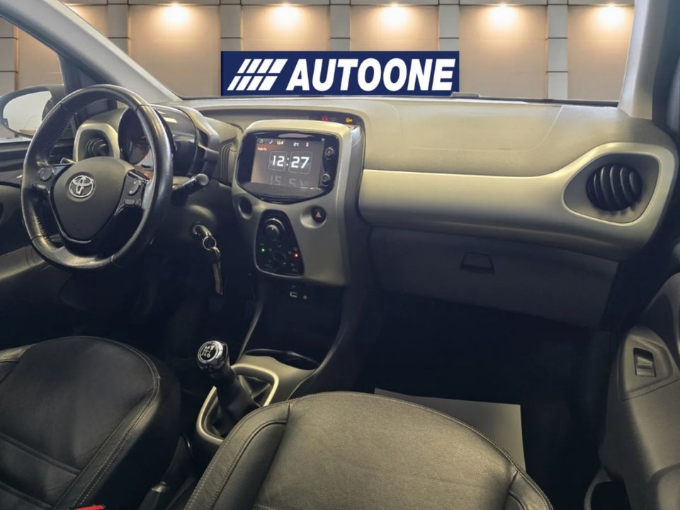 Toyota Aygo 1,0 VVT-i x-black 5d