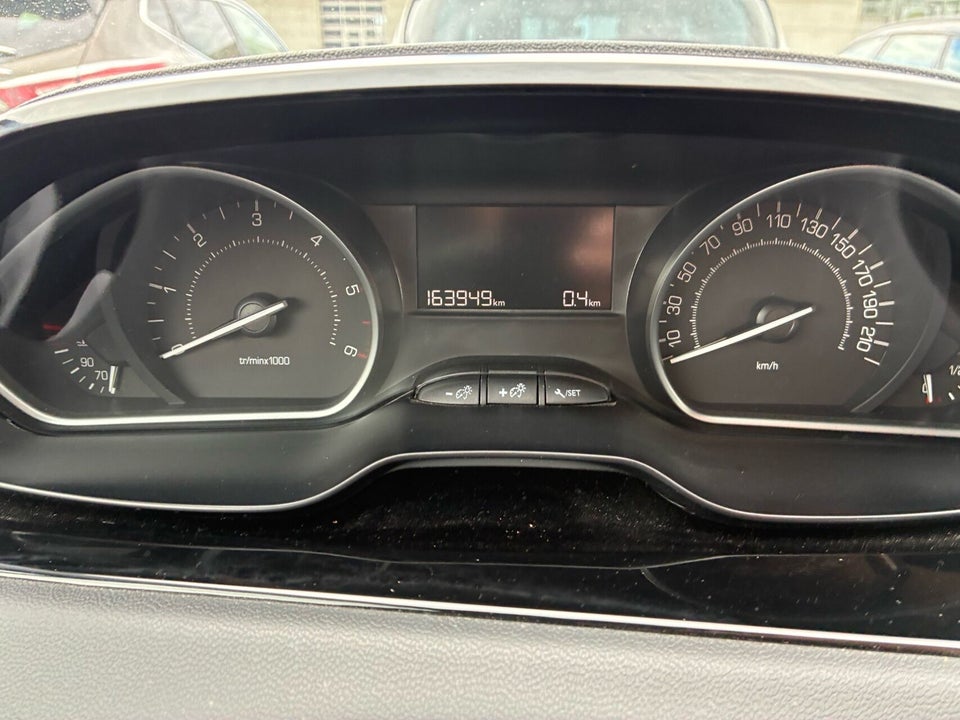 Peugeot 208 1,6 BlueHDi 100 Envy 5d
