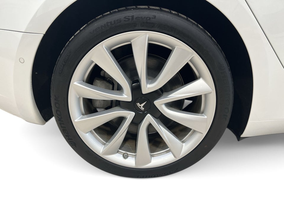 Tesla Model 3 Long Range AWD 4d