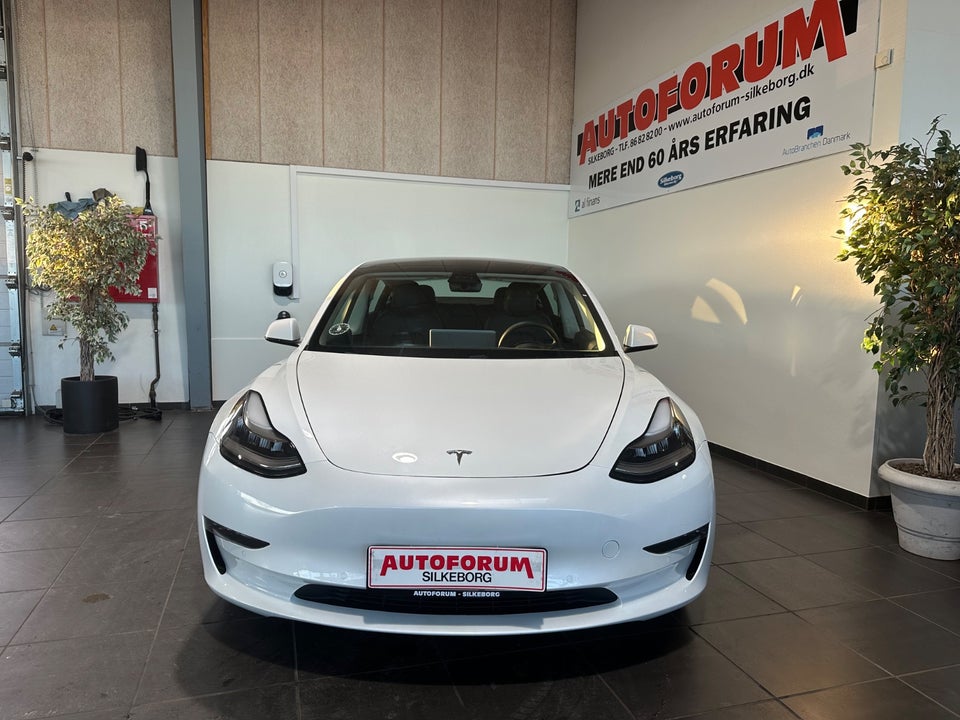 Tesla Model 3 Long Range AWD 4d