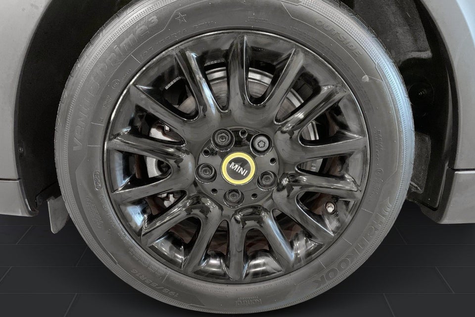 MINI Cooper SE Essential 3d