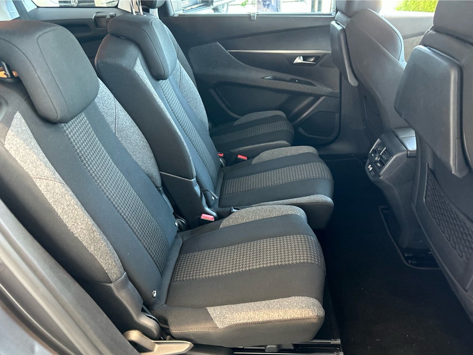 Peugeot 5008 1,2 e-THP 130 Active 7prs 5d