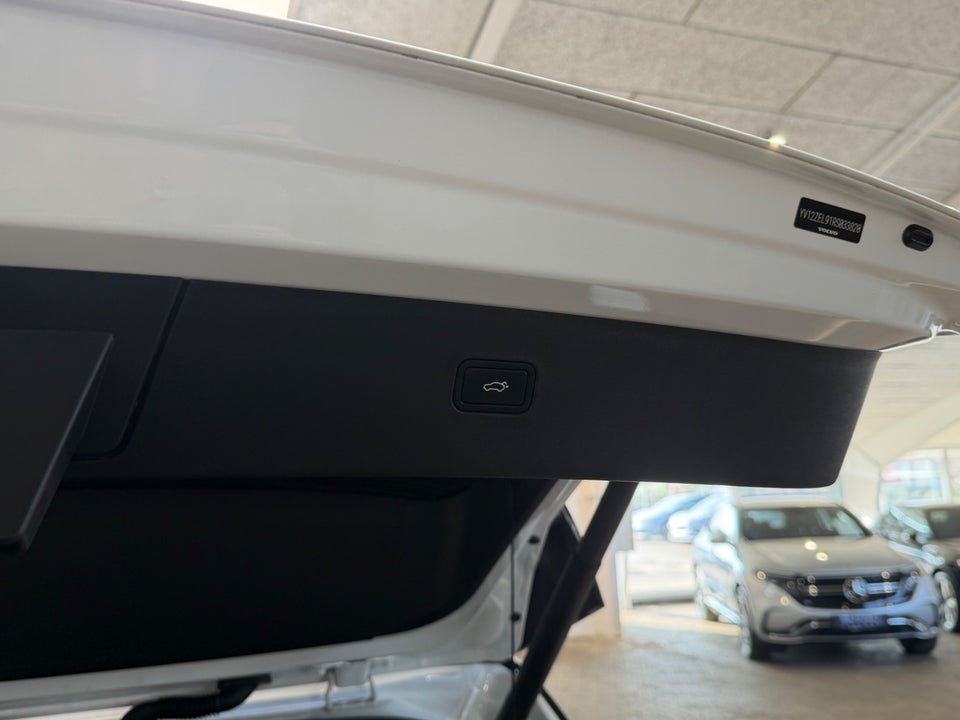 Volvo EX30 Extended Range Plus 5d