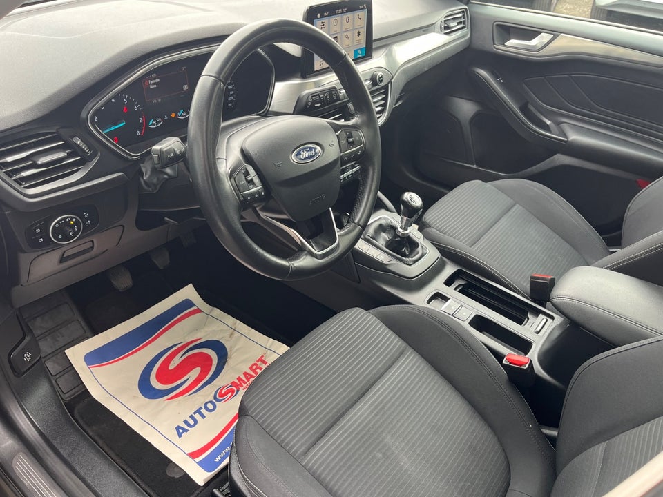 Ford Focus 1,0 EcoBoost Titanium Business 5d