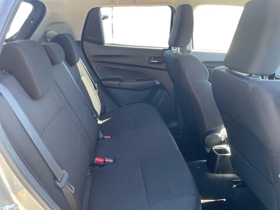 Suzuki Swift 1,2 Dualjet Exclusive CVT 5d