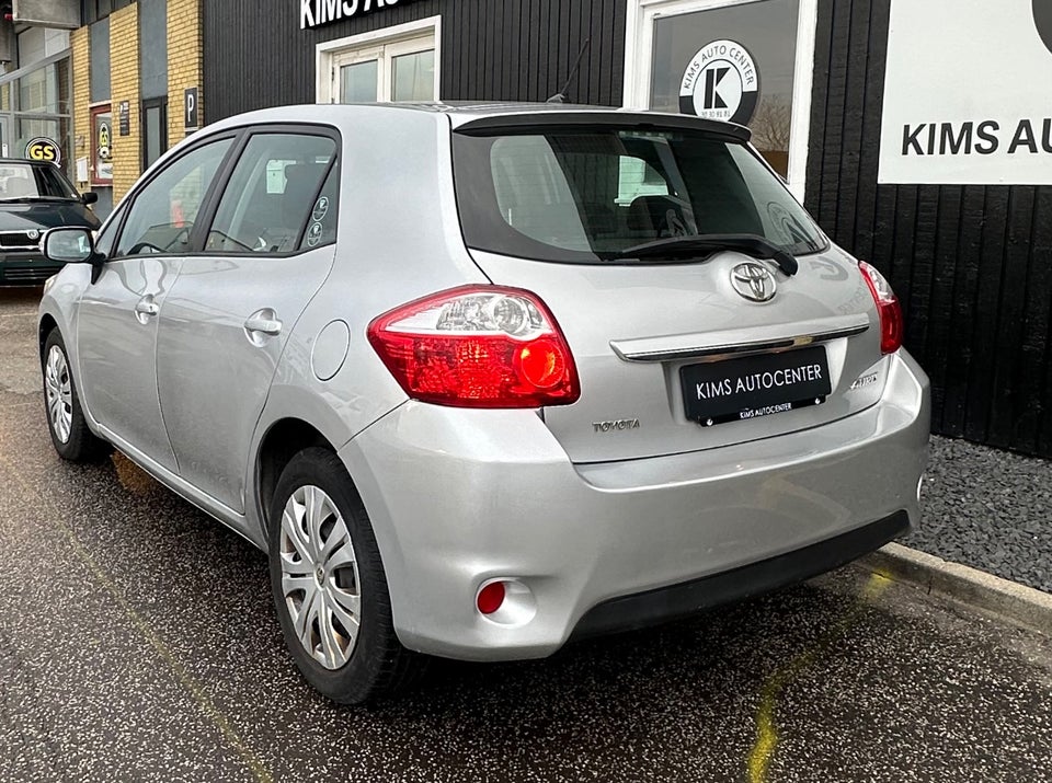 Toyota Auris 1,3 T2 5d