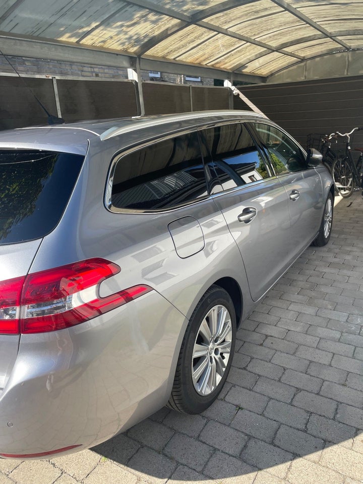 Peugeot 308 1,2 e-THP 130 Allure+ SW 5d