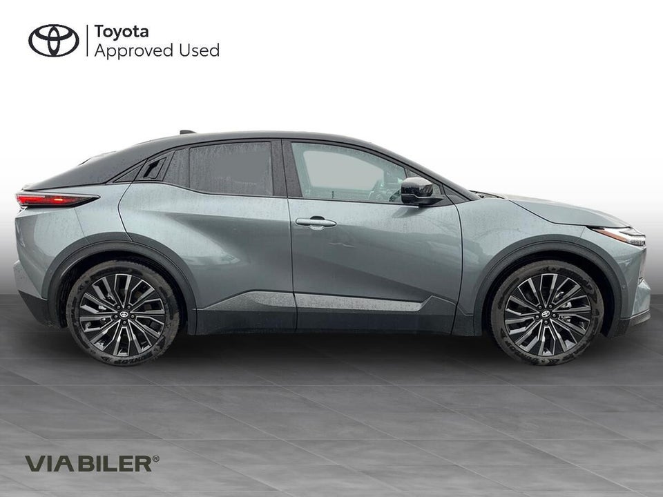 Toyota C-HR+ 77 Executive AWD 5d