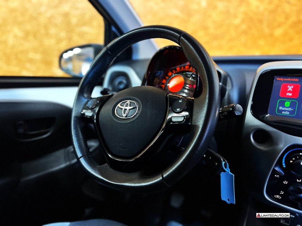 Toyota Aygo 1,0 VVT-i x-press 5d