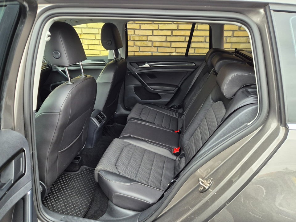 VW Golf VII 1,6 TDi 105 Highline Variant BMT 5d