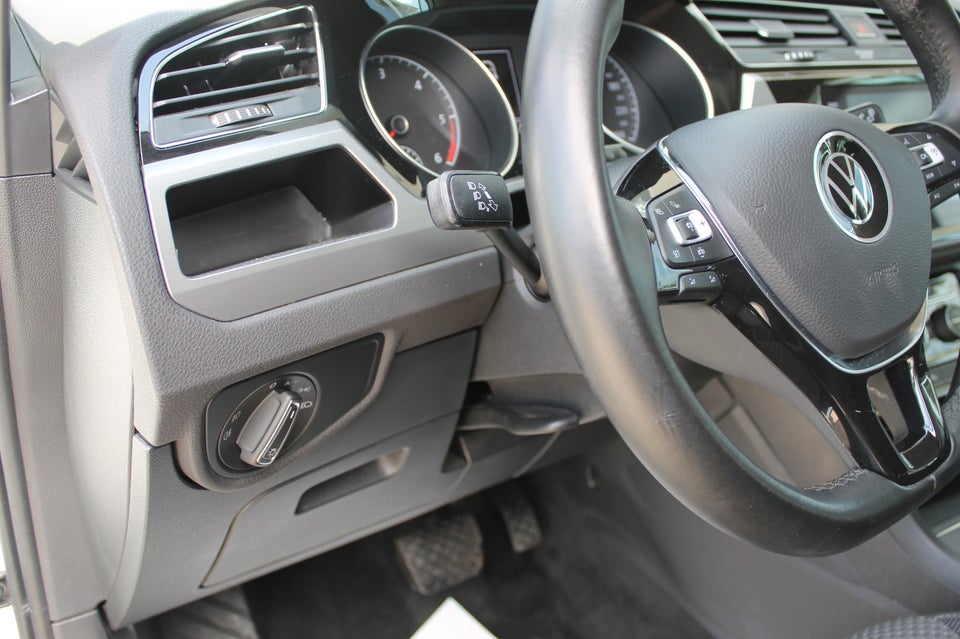 VW Touran 2,0 TDi 150 Highline DSG Van 5d