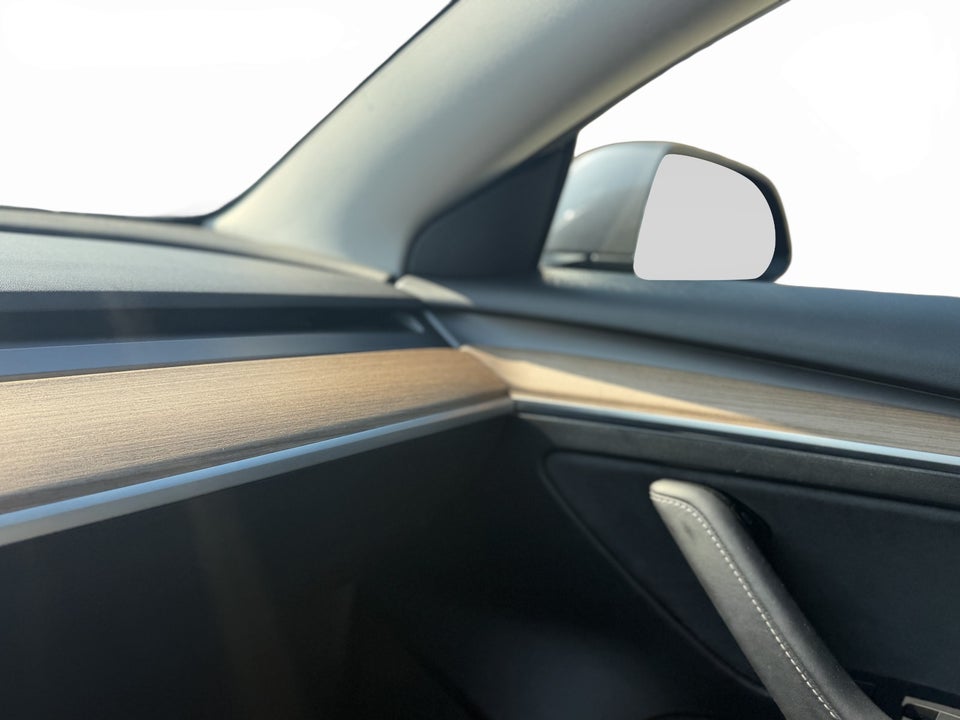 Tesla Model 3 Long Range AWD 4d