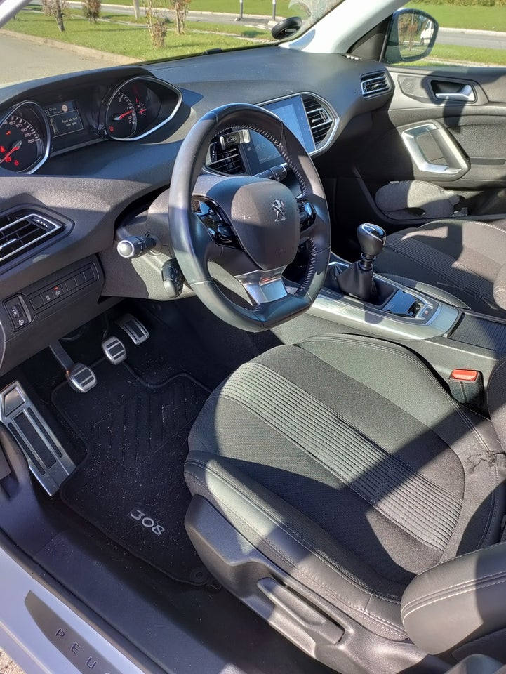 Peugeot 308 1,5 BlueHDi 130 Allure Sky SW 5d