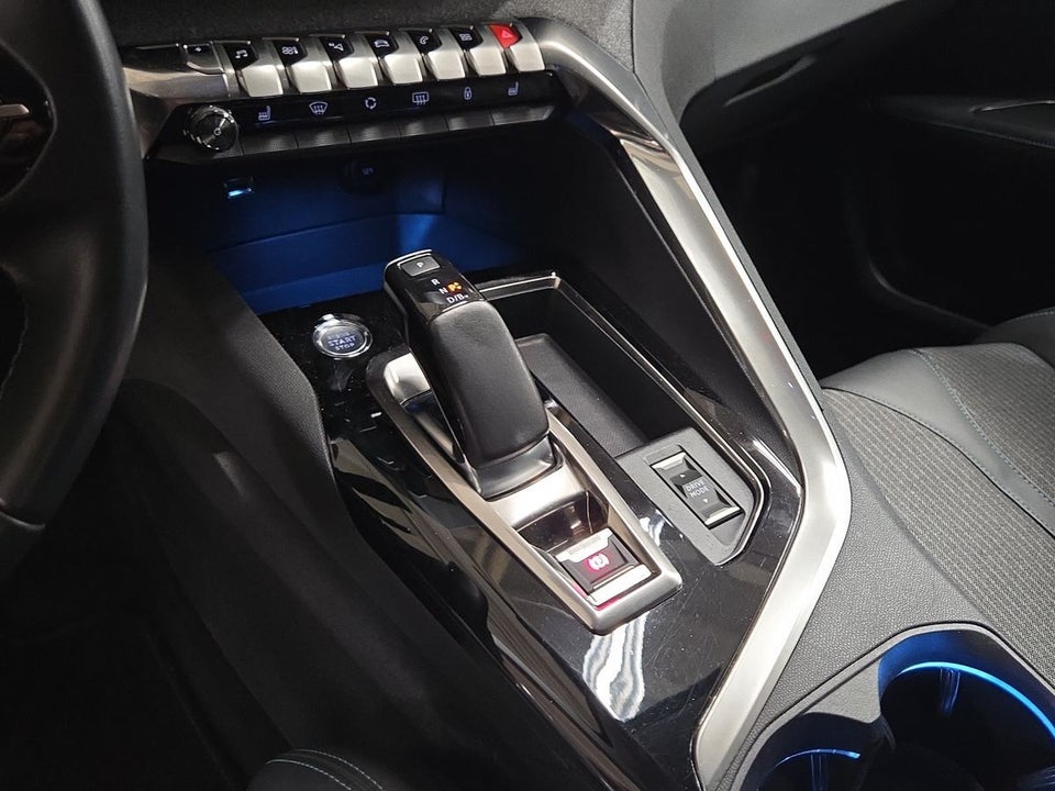 Peugeot 3008 1,6 Hybrid First Selection EAT8 5d