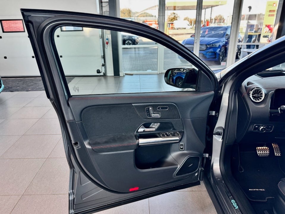 Mercedes EQA300 AMG Line 4Matic 5d