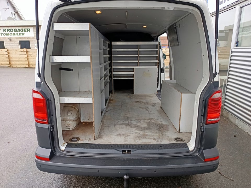 VW Transporter 2,0 TDi 102 Kassevogn lang