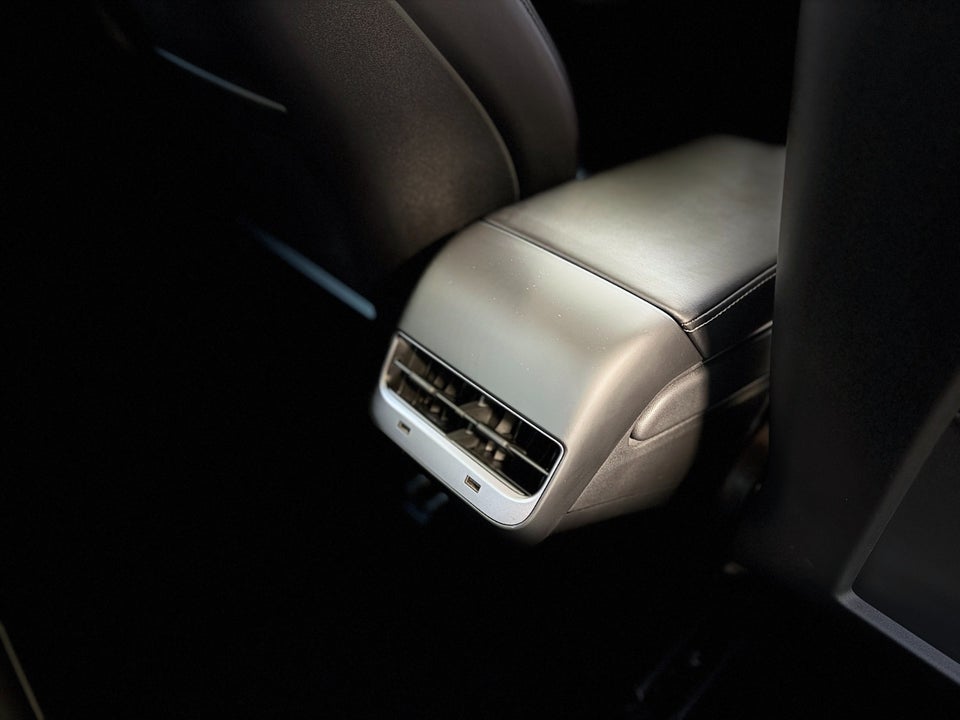 Tesla Model 3 Long Range AWD 4d