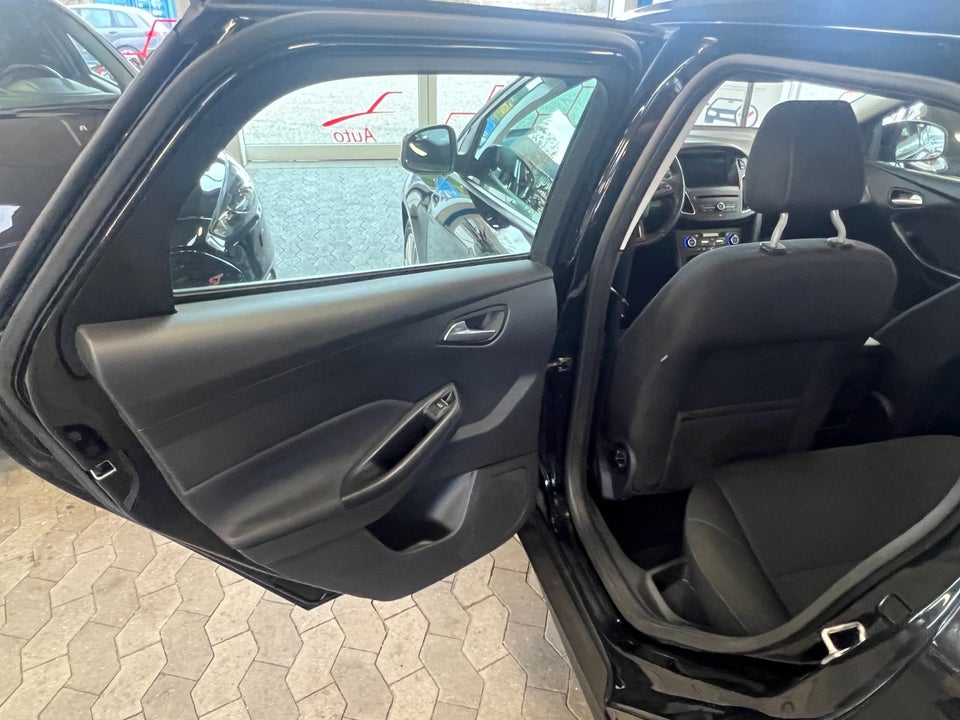 Ford Focus 1,0 SCTi 125 Business stc. 5d