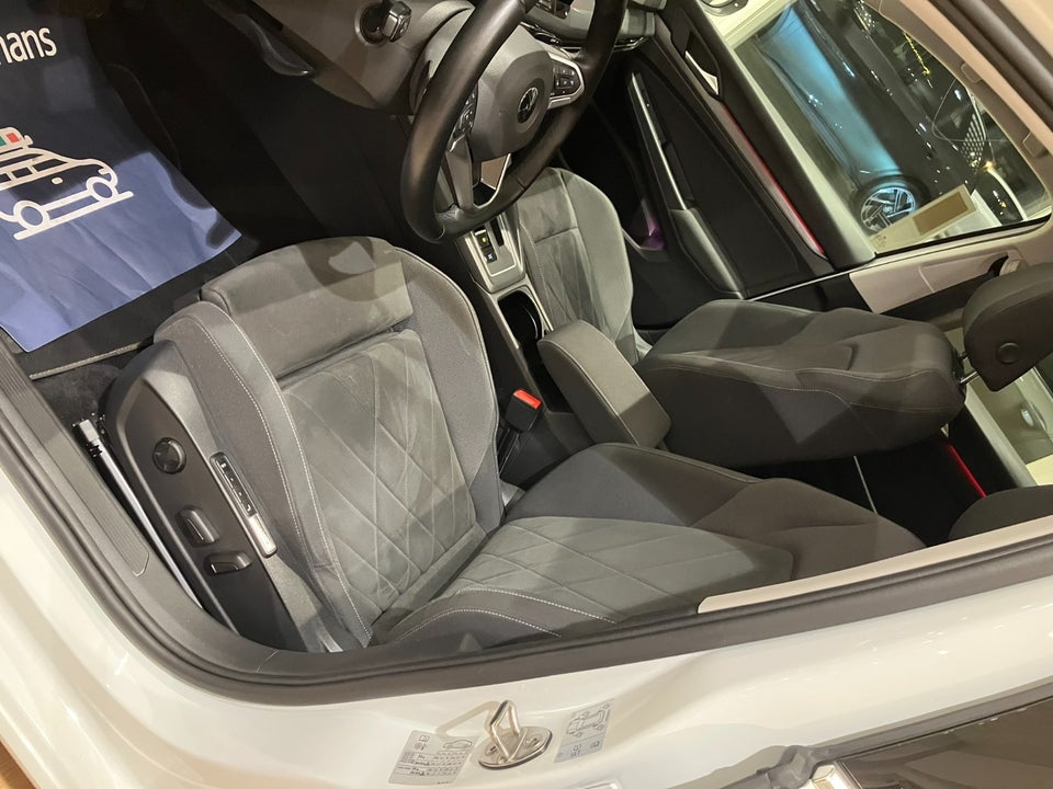 VW Golf VIII 1,4 eHybrid DSG 5d