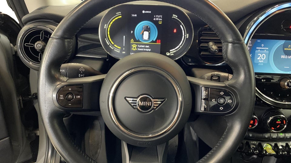 MINI Cooper SE Essential 3d