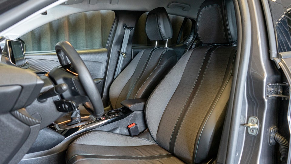 Peugeot 208 1,2 PureTech 100 Allure 5d