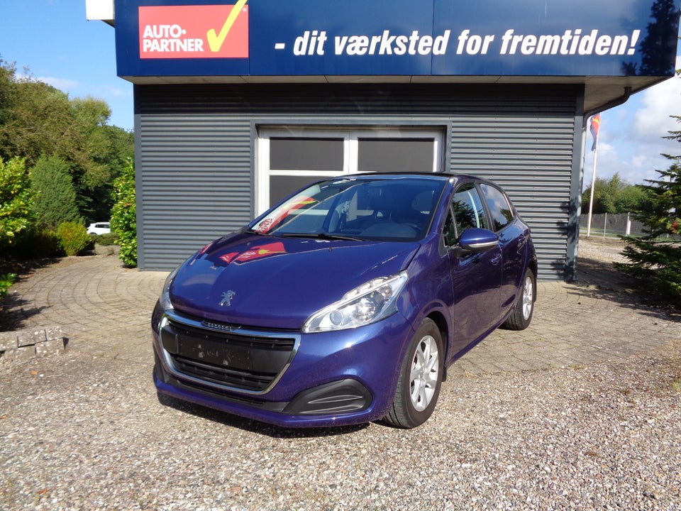 Peugeot 208 1,6 BlueHDi 100 More Sky 5d