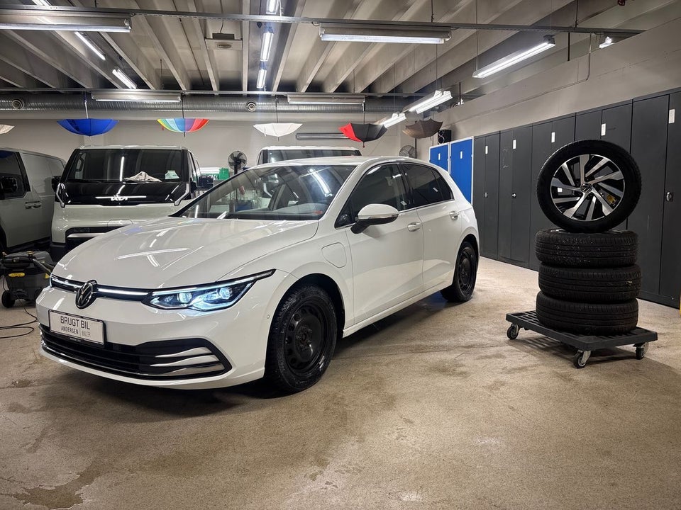 VW Golf VIII 1,4 eHybrid DSG 5d