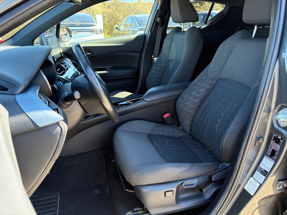Toyota C-HR 1,8 Hybrid C-LUB CVT 5d