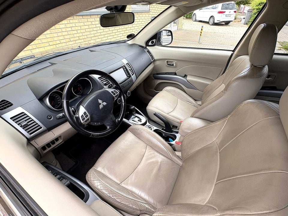 Mitsubishi Outlander 2,4 Instyle aut. 4WD 5d