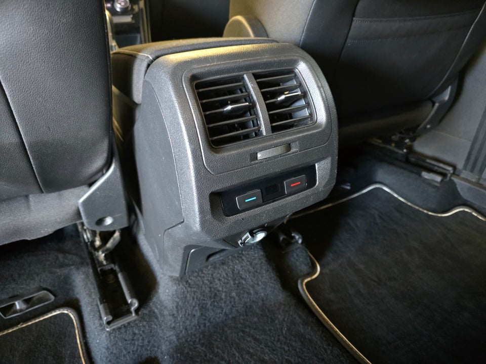 VW Touran 2,0 TDi 150 R-line DSG 5d