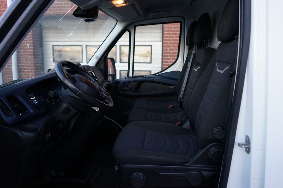Iveco Daily 2,3 35S16 16m³ Van AG8