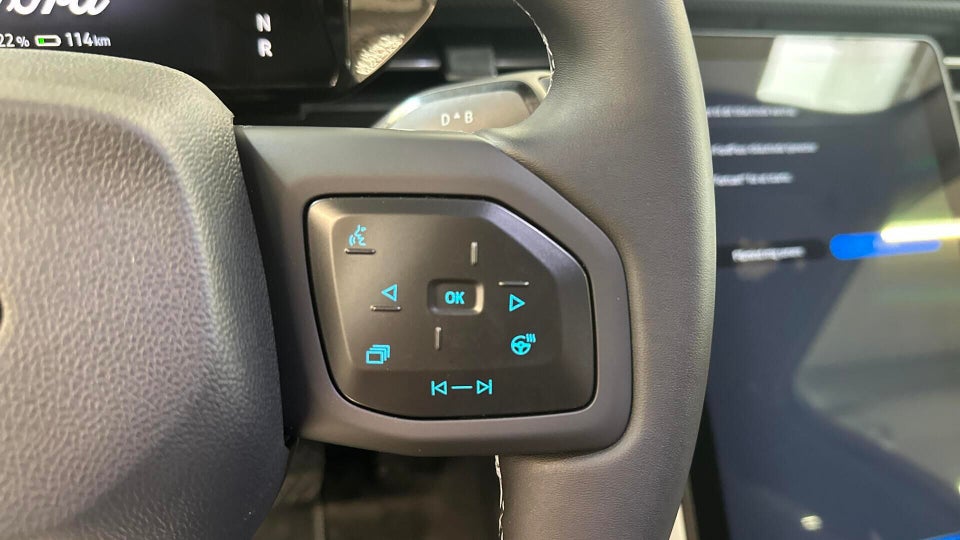 Ford Explorer 79 Premium Extended Range 5d