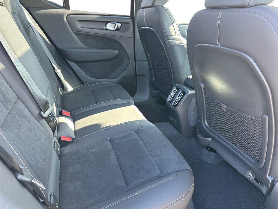 Volvo EX40 Extended Range Black Edition 5d