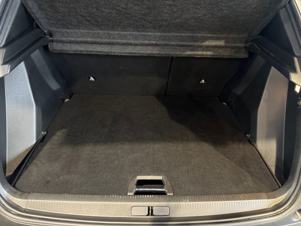 Peugeot e-2008 50 GT 5d