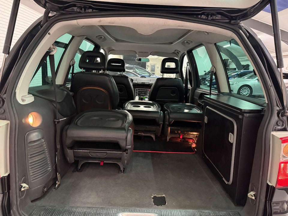 Ford Galaxy 2,8 204 Ghia 5d