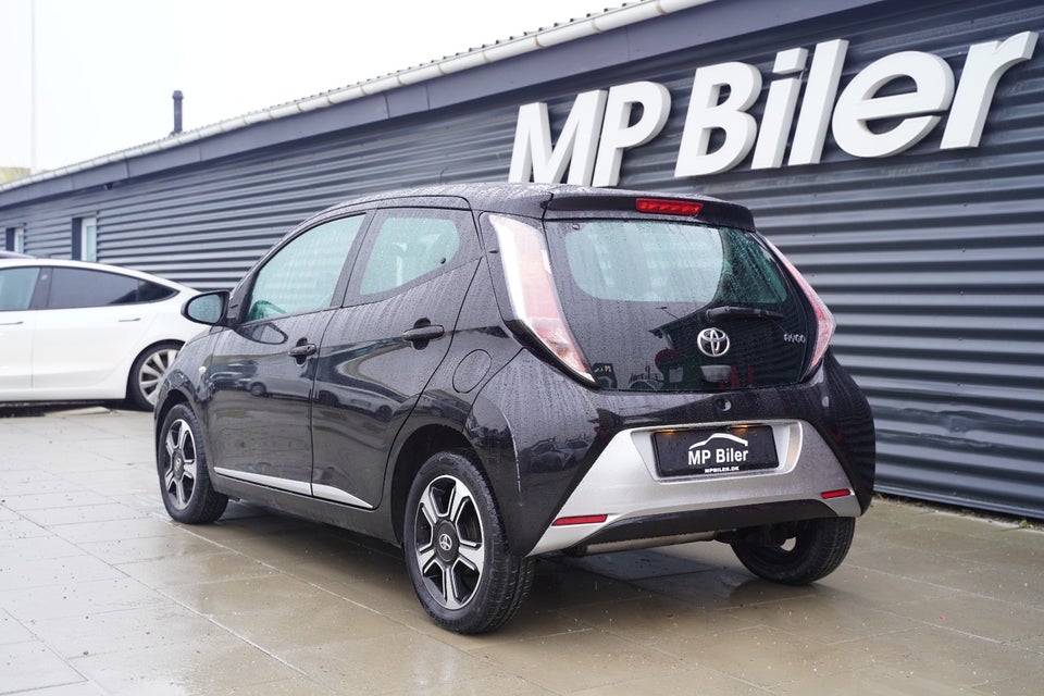 Toyota Aygo 1,0 VVT-i x-black 5d
