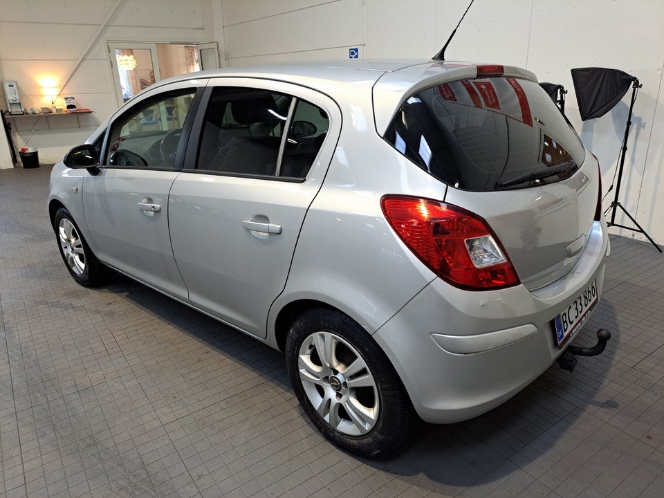 Opel Corsa 1,2 16V Cosmo 5d