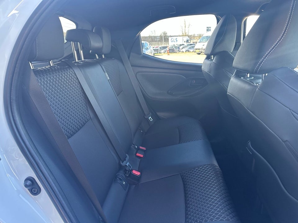 Toyota Yaris 1,5 Hybrid H3 Style e-CVT 5d