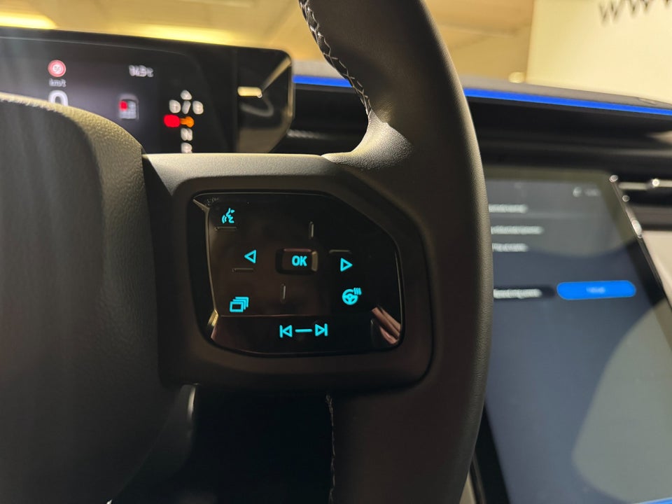 Ford Explorer 84 Premium Extended Range AWD 5d