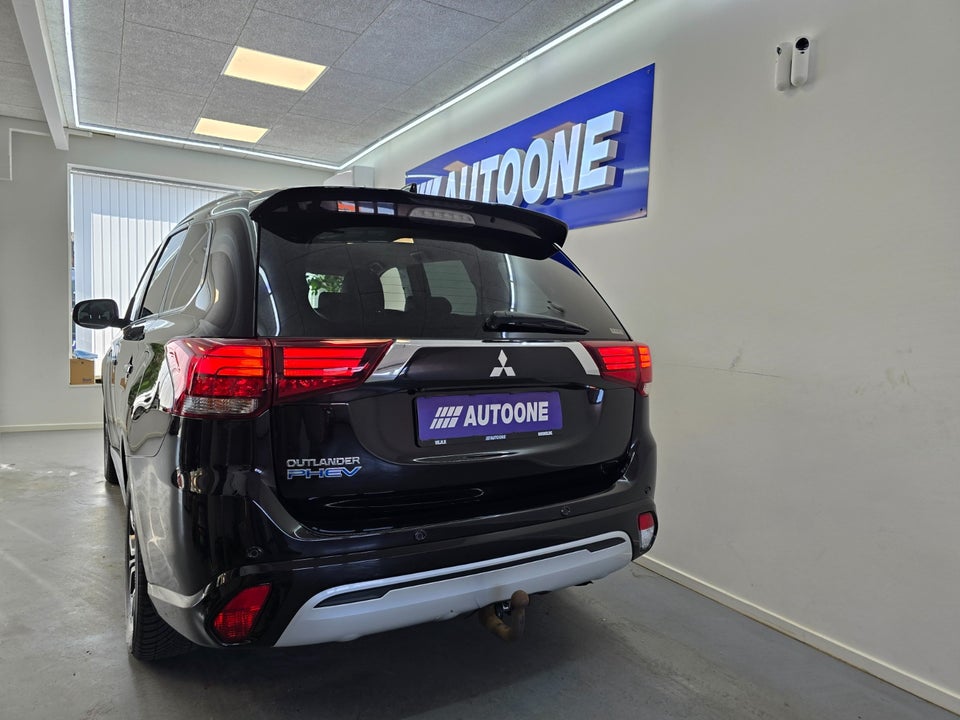 Mitsubishi Outlander 2,4 PHEV Intro Edition CVT 4WD 5d