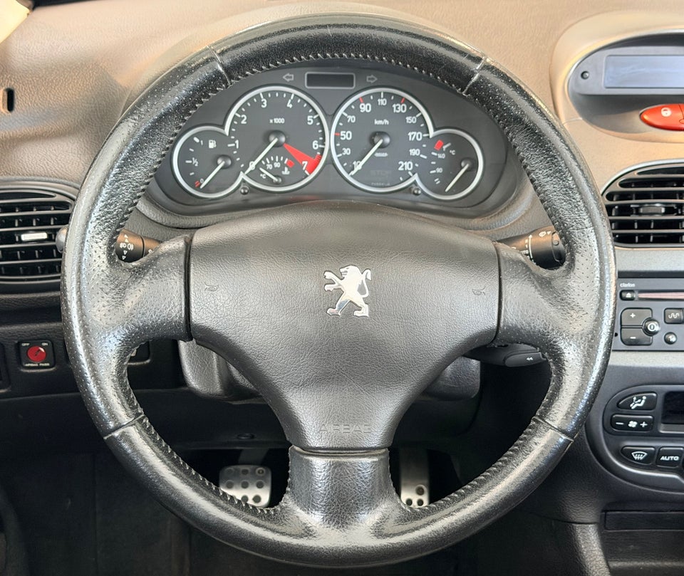 Peugeot 206 1,6 16V CC 2d