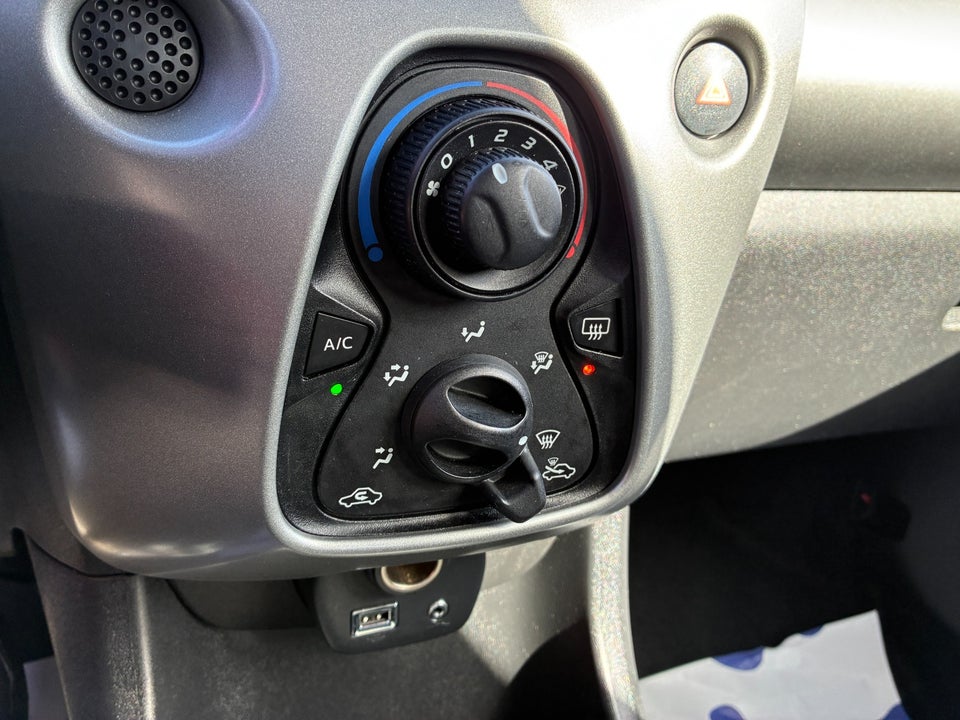 Toyota Aygo 1,0 VVT-i x-play 5d